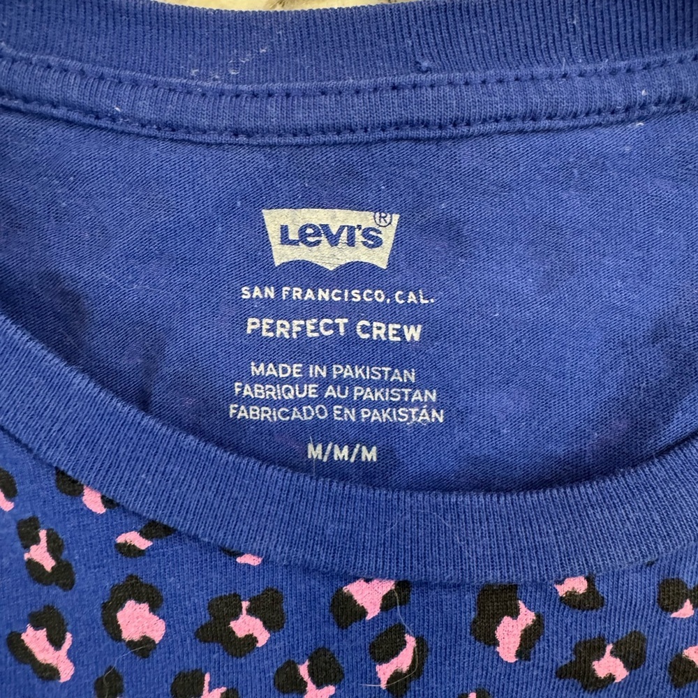Levi’s Perfect Crew Leopard Print Tee Blue Pink Short Sleeve Size Medium - Picture 3 of 7
